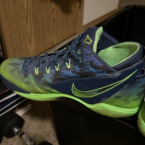 Nike Seahawk colors, football shoes great condition ready to go to that Seahawk - Picture 4 of 6